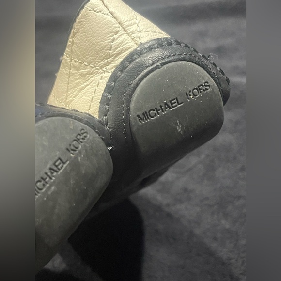 ✨Michael Kors Leather Patent Nude Casual Flats with Black Trim  Size 6.5M✨ - Picture 4 of 8